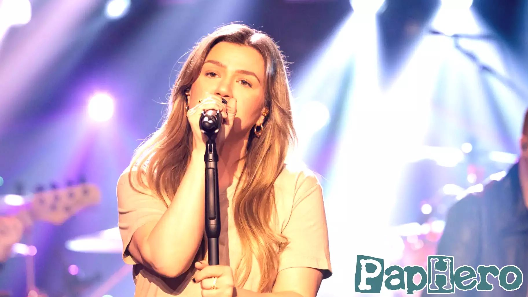 Kelly Clarkson Opens Up About Parenting Insights for Her Daughter